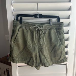 Gap shorts (khaki style relaxed fit)
